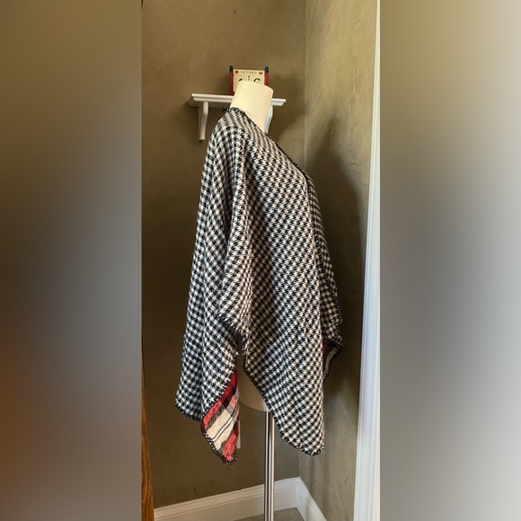 Apt 9 Cape/ Wrap Jacket Reversible Ruana Houndstooth Plaid one size - Picture 10 of 13